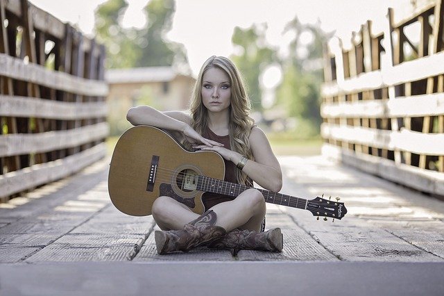 girl with guitar, female