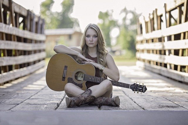 girl with guitar